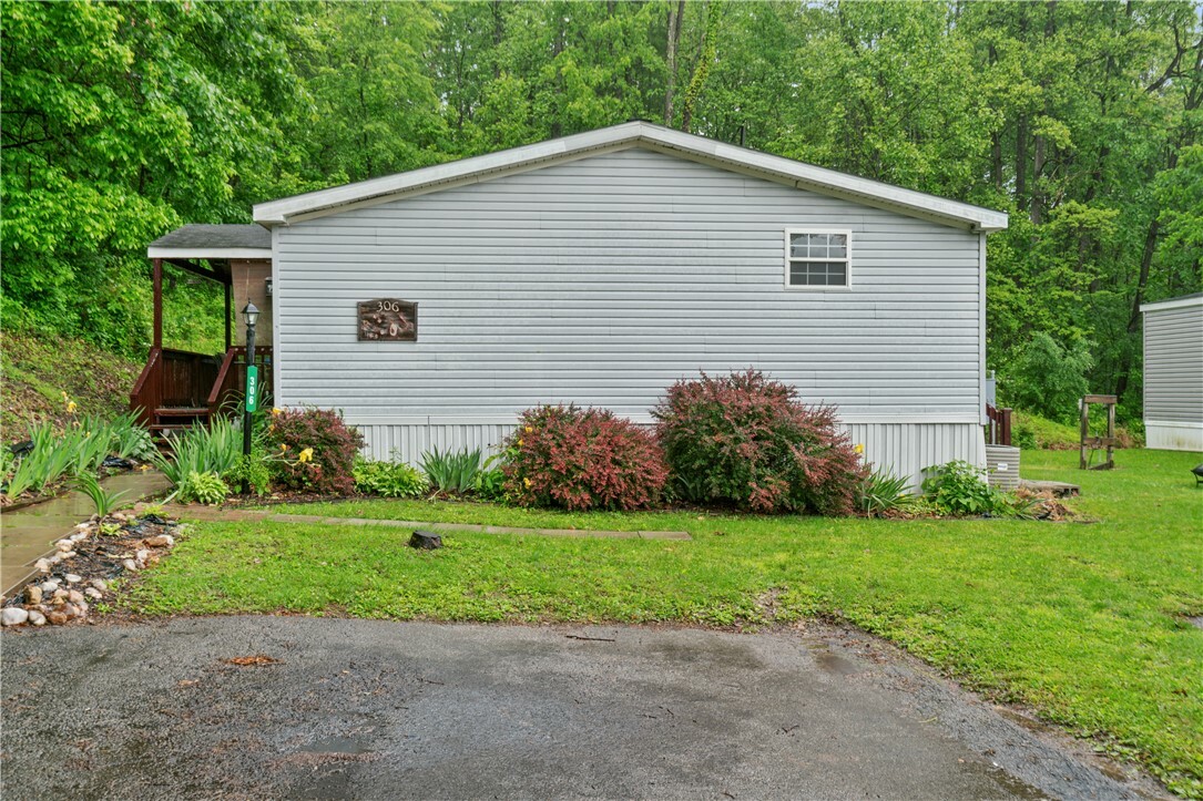 Property Photo: 306 Eergreen Ct PA 15632