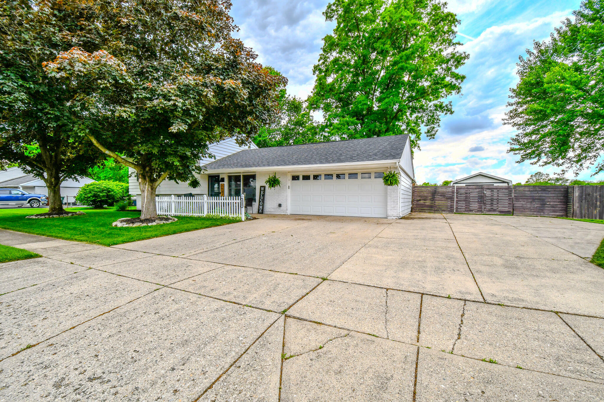Property Photo: 1137 Edgebrook Avenue OH 45344