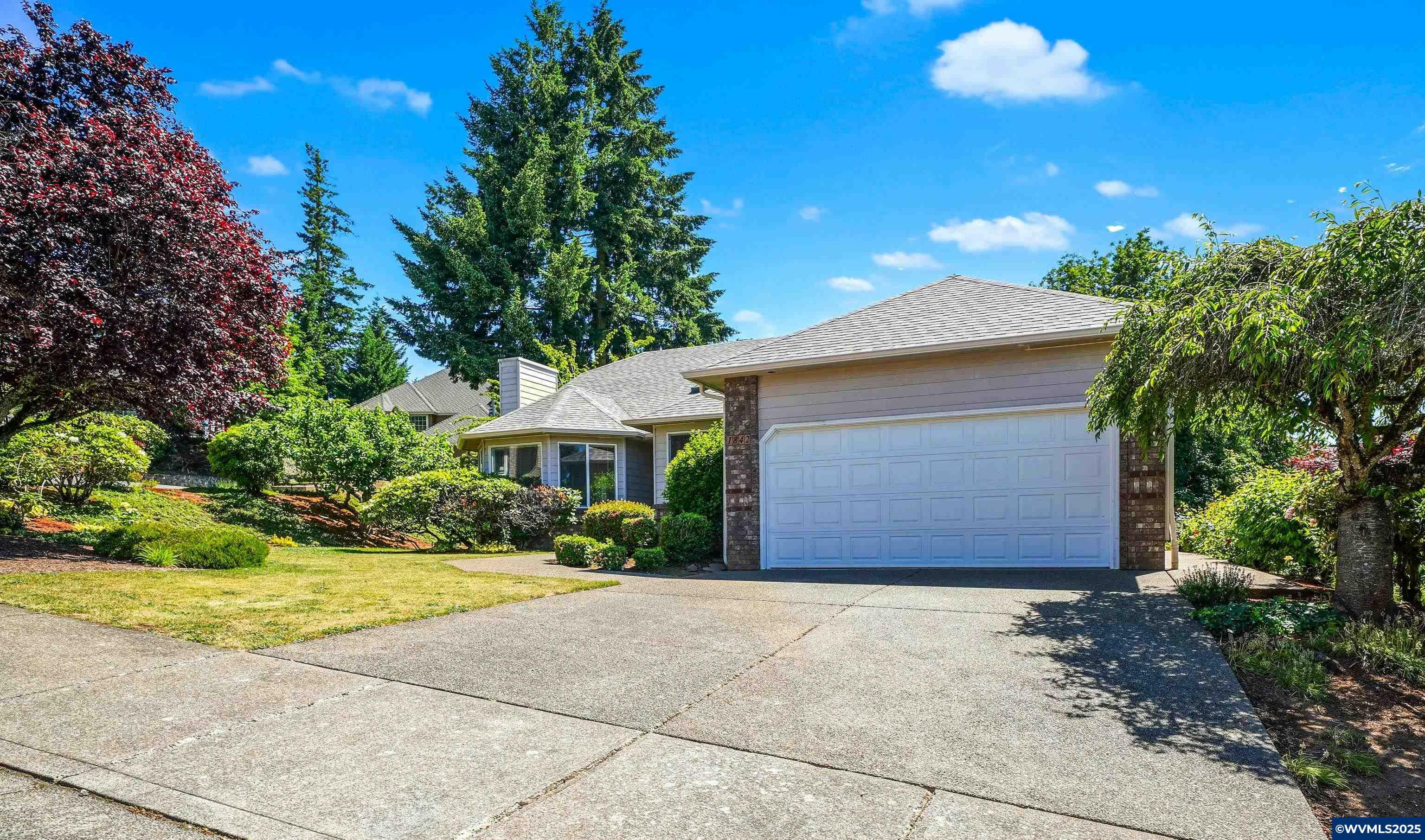 Property Photo: 1842 Boulder Ridge Ct NW OR 97304