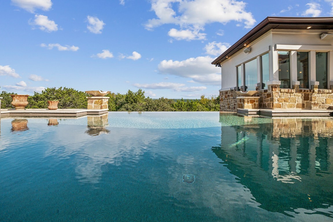 Property Photo:  12529 Verandah Court  TX 78726 