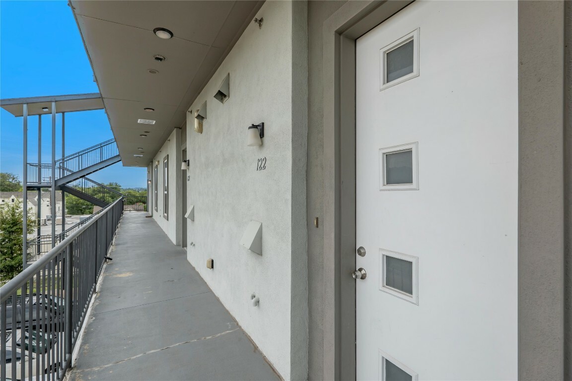 Property Photo: 4507 E Martin Luther King Jr Boulevard 122 TX 78721