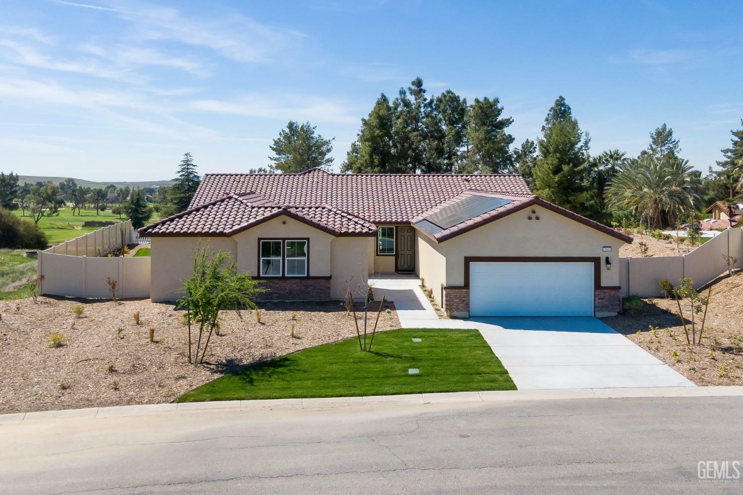 Property Photo: 5804 Levanto Street CA 93306