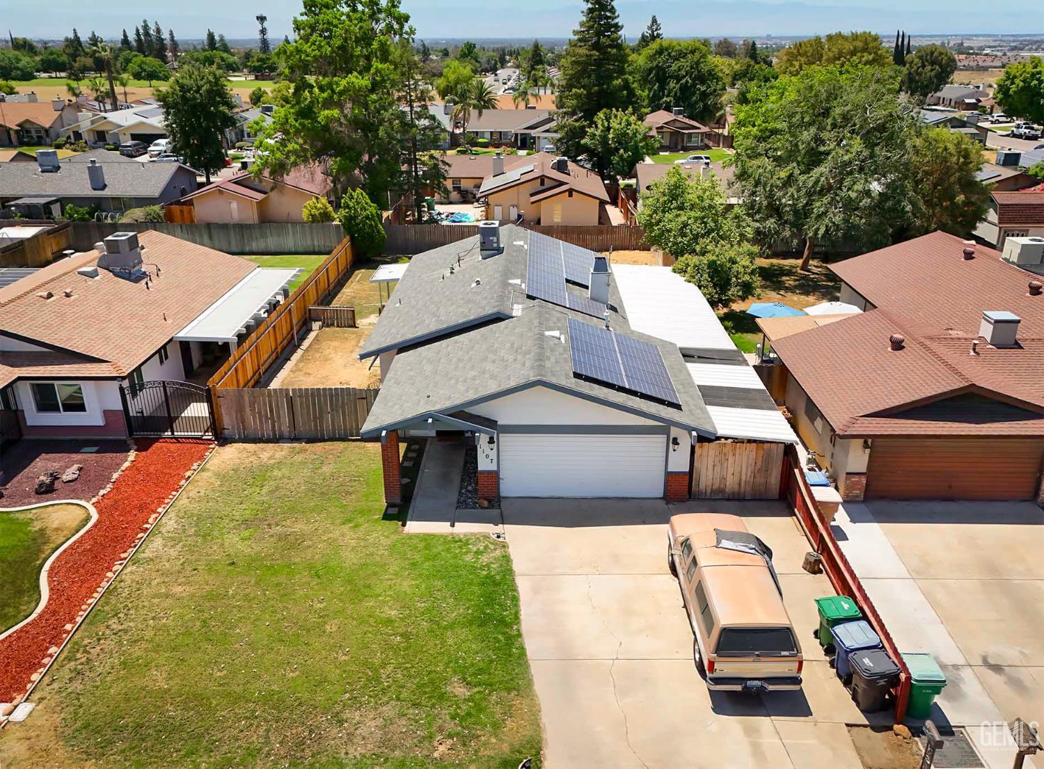 Property Photo: 1107 McGinley Avenue CA 93308