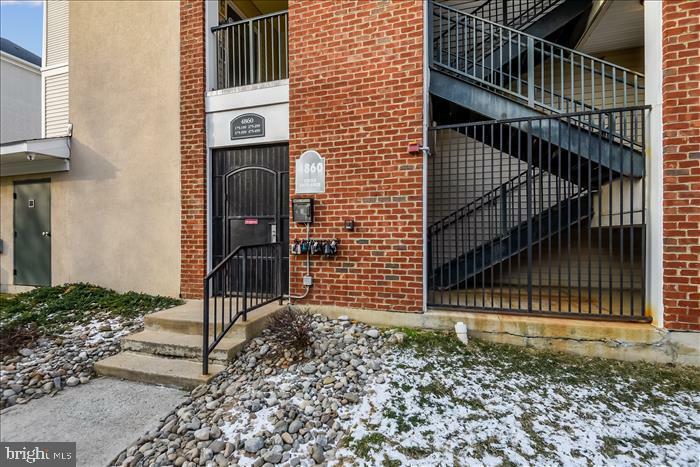 Property Photo: 4860 Eisenhower Avenue 388 VA 22304
