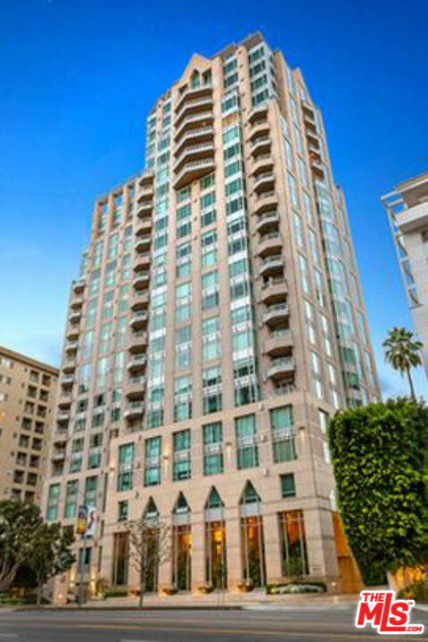 Property Photo:  10727 Wilshire Blvd  CA 90024 