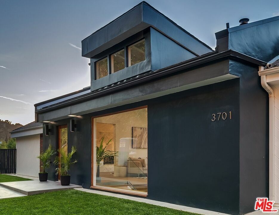 Property Photo: 3701 Multiview Dr CA 90068