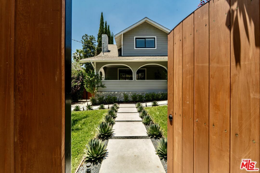 Property Photo: 426 N Avenue 52 CA 90042