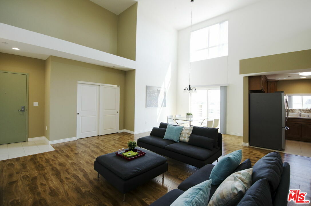 Property Photo: 546 N Oxford Ave CA 90004