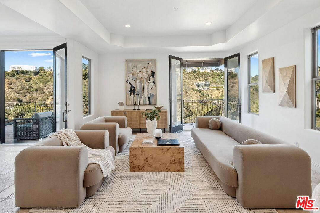 8031 Floral Ave  Los Angeles CA 90046 photo