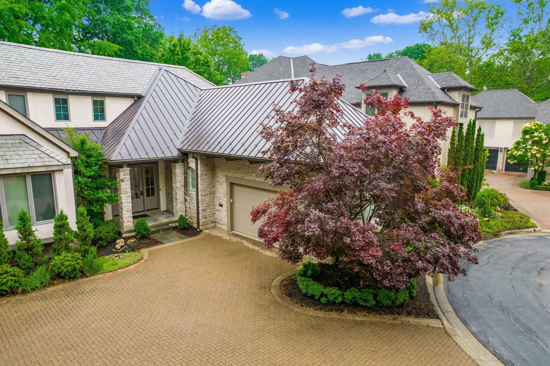 Property Photo: 14 Lyonsgate Road OH 43209