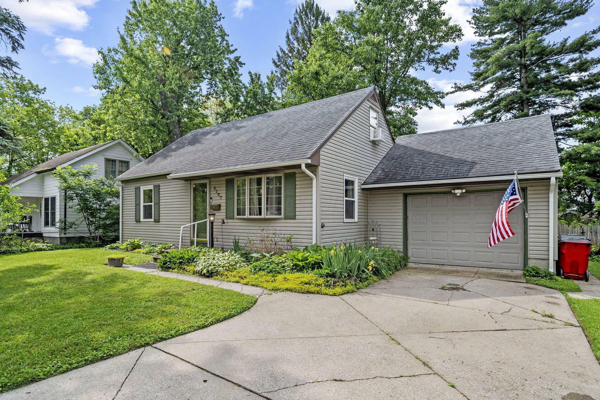 Property Photo: 2107 Radnor Avenue OH 43224