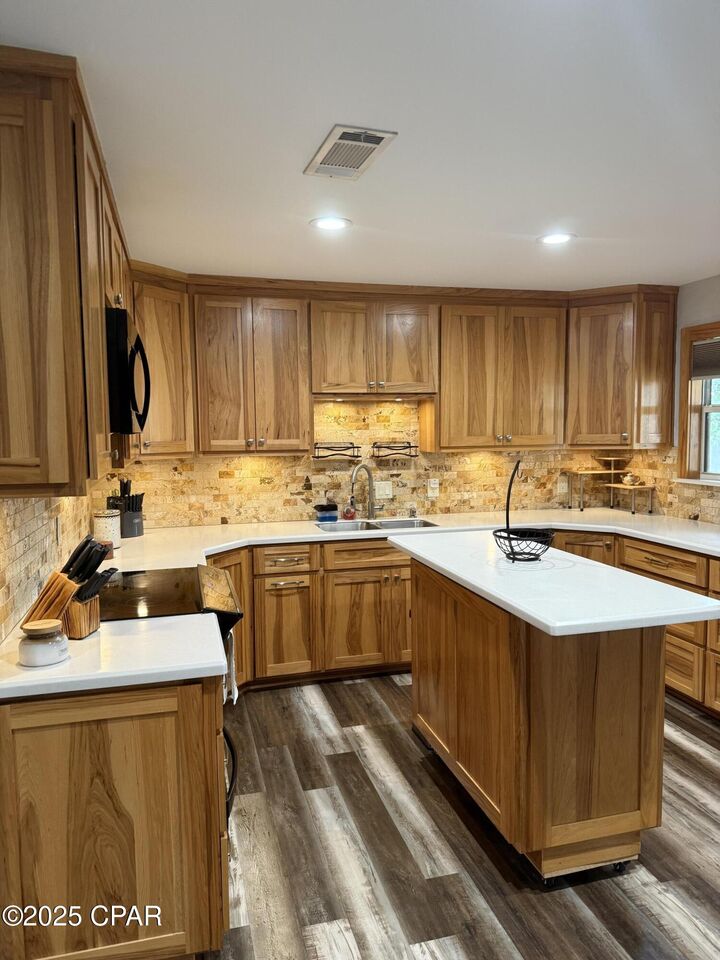 Property Photo: 5925 Enzor Street FL 32404
