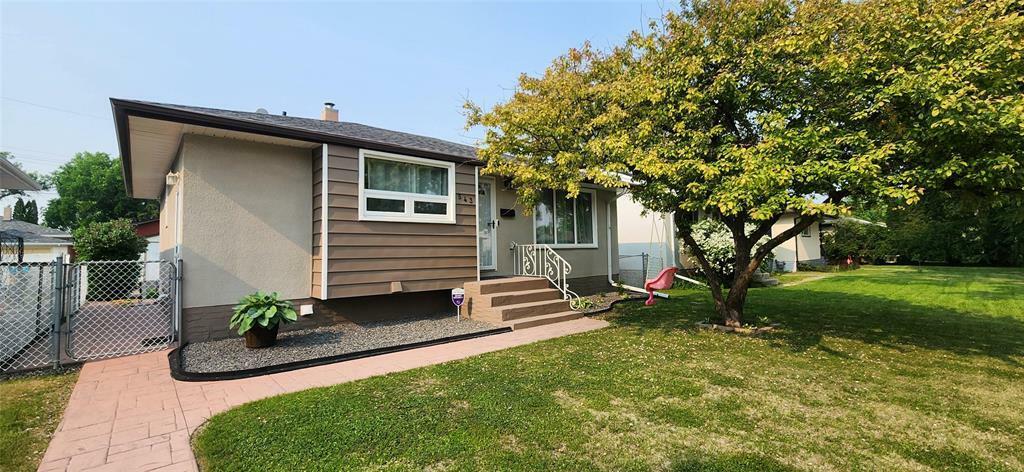 543 Harvard Avenue East  Winnipeg MB R2C 0M3 photo