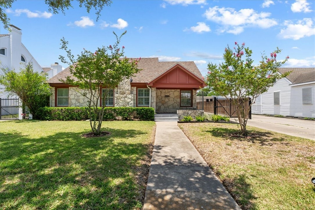 Property Photo: 524 Del Mar TX 78404