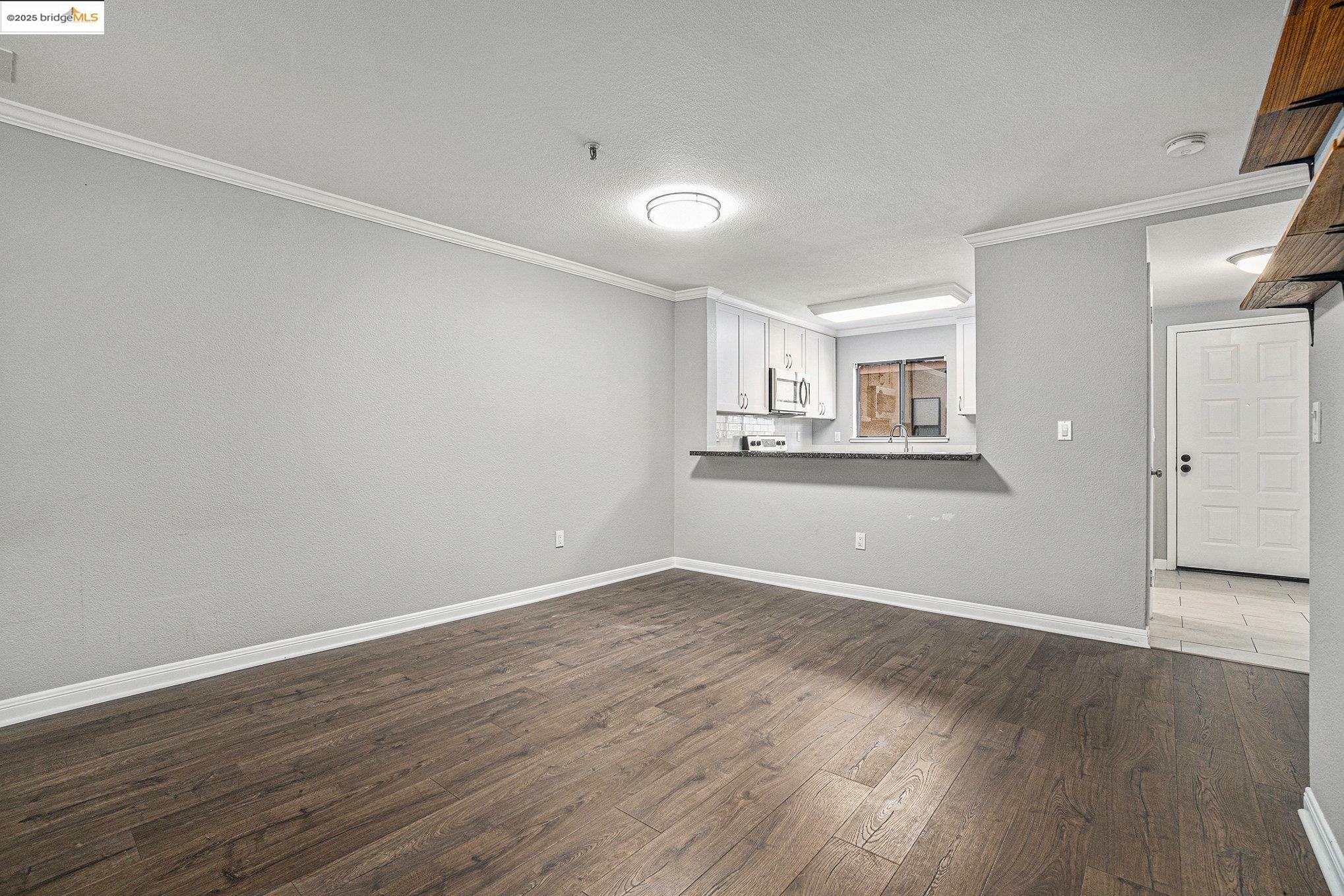 Property Photo: 1122 S Villa Way CA 94595