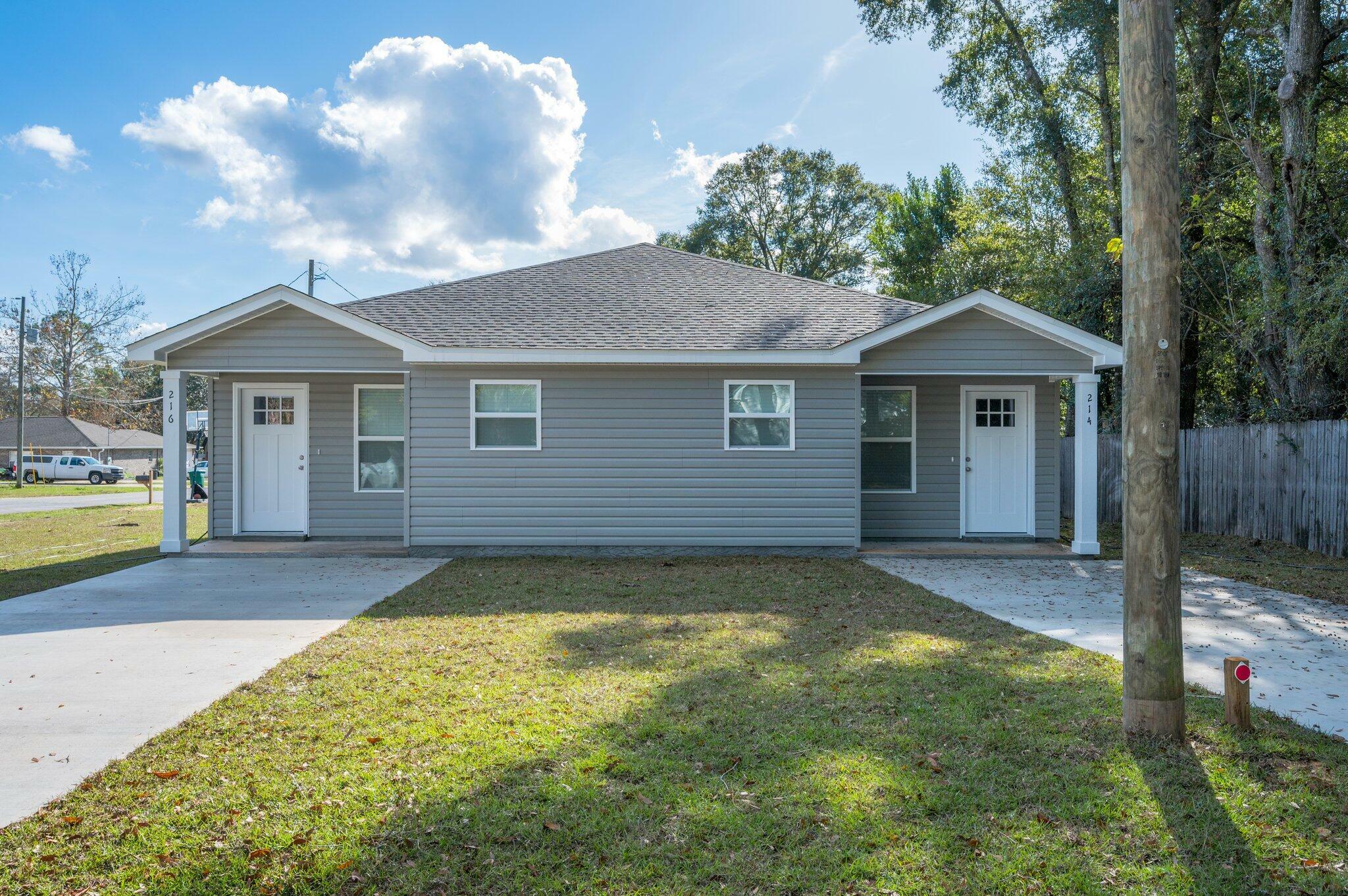 Property Photo: 1530 E 1st Avenue FL 32539