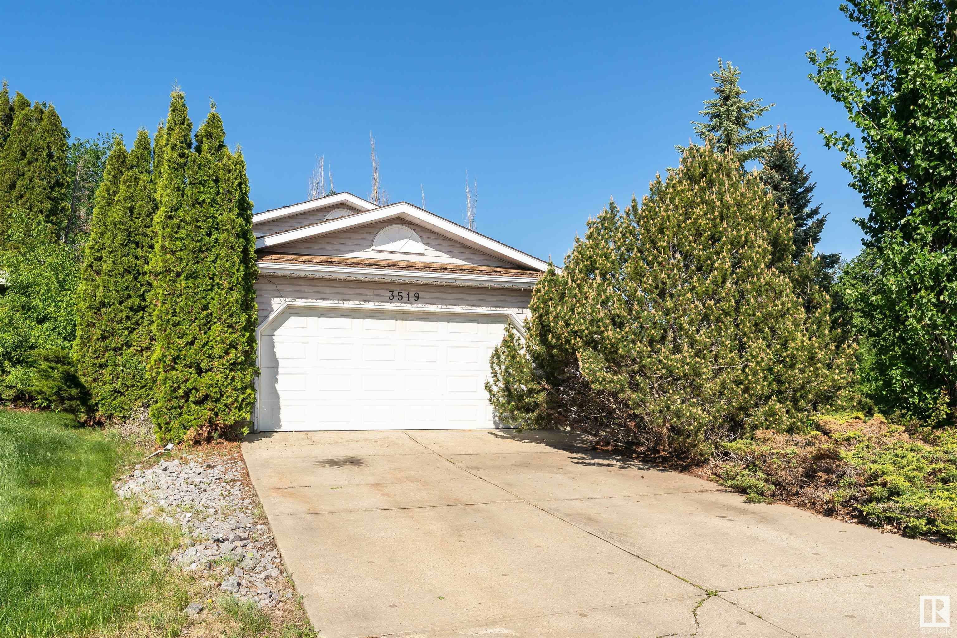3519 39 Avenue NW  Edmonton AB T6L 6N7 photo