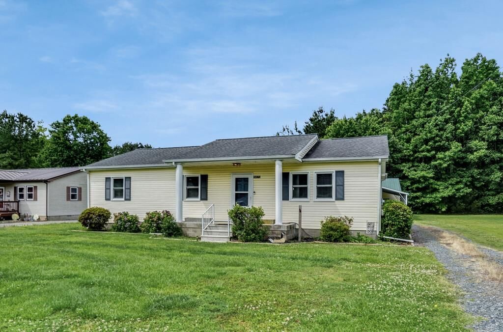 Property Photo: 19470 Lee St VA 23410