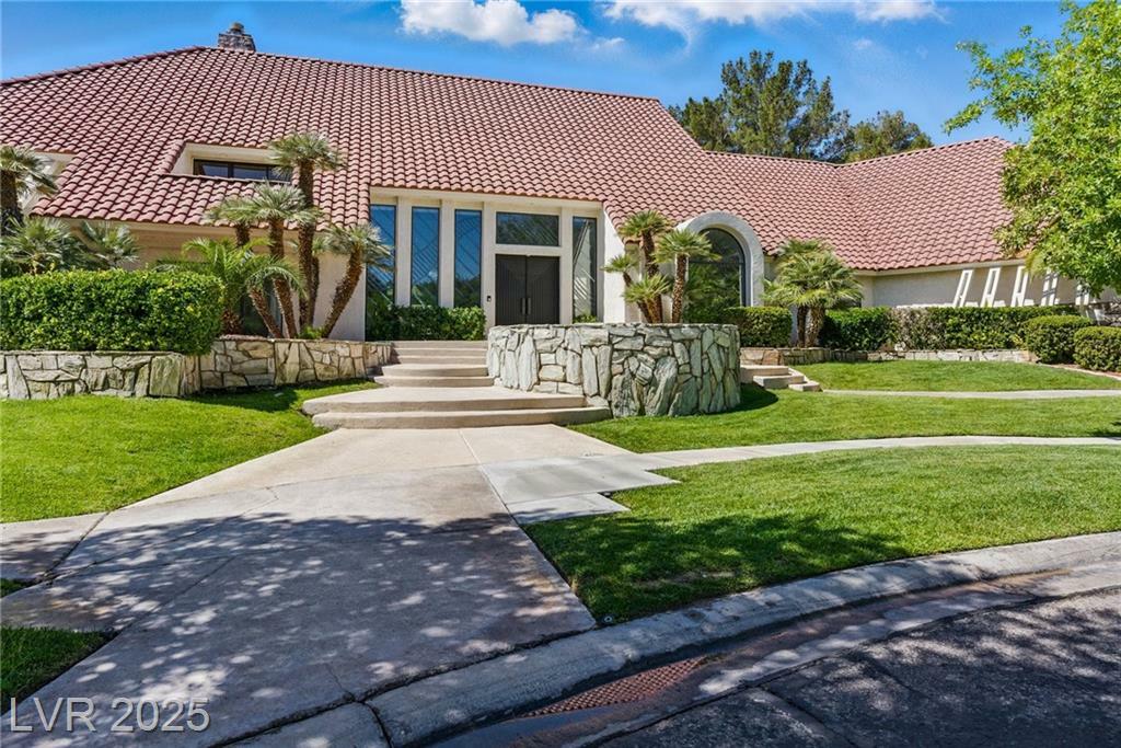 Property Photo: 13 Dovetail Circle NV 89014