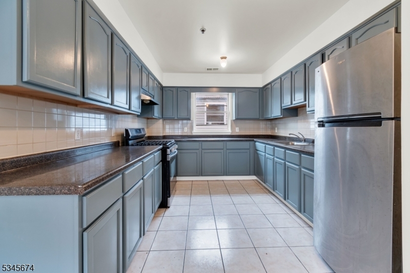 Property Photo: 392 New St 3 NJ 07103