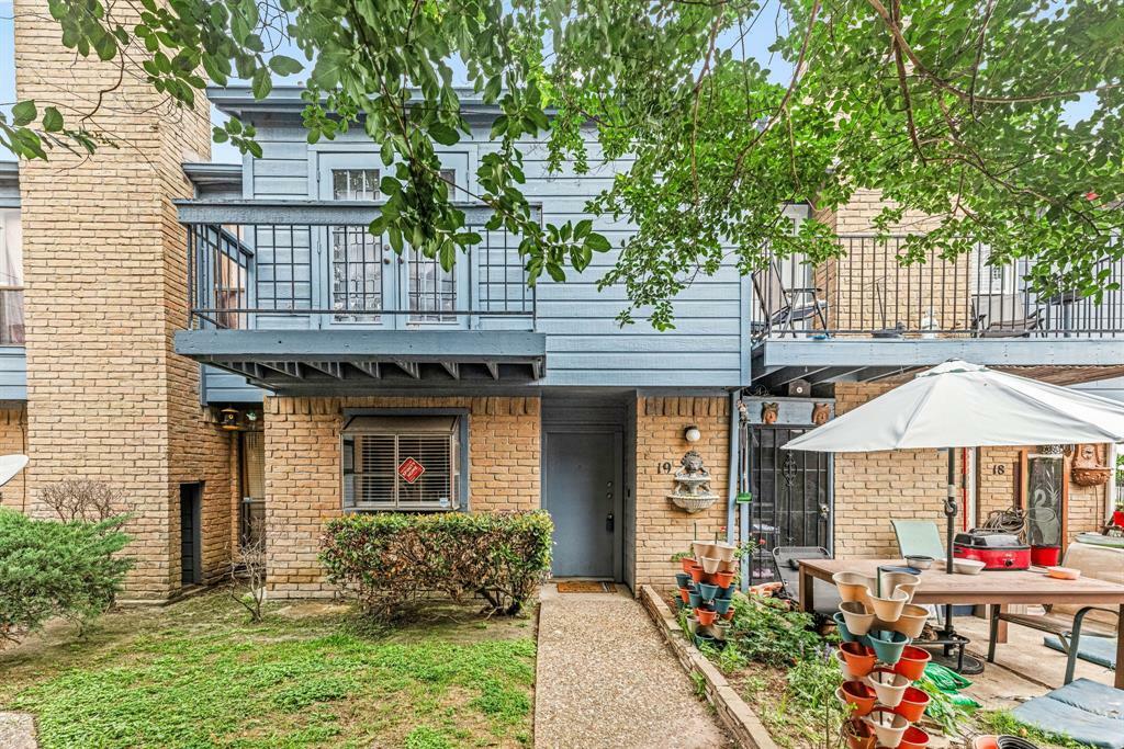 Property Photo: 10001 Westpark Drive 19 TX 77042