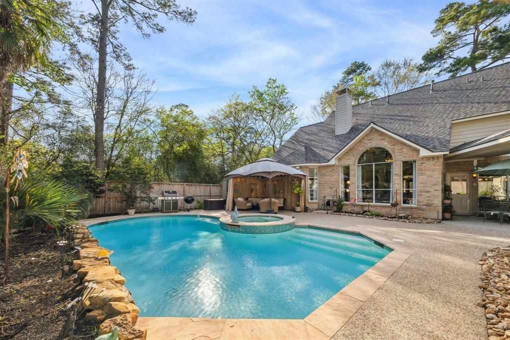 Property Photo:  2 Slatestone Circle  TX 77382 