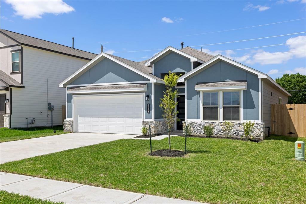 5323 Latigo Court  Alvin TX 77511 photo