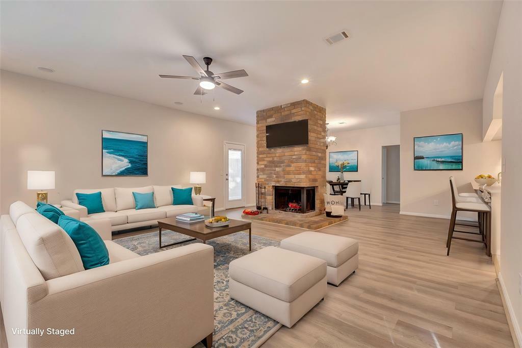 Property Photo:  6 Lazy Morning Pl  TX 77381 