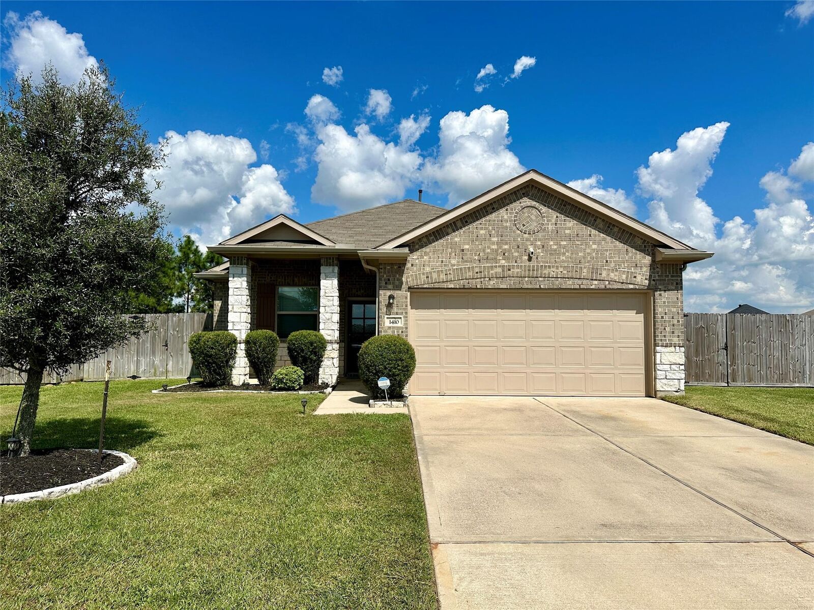 Property Photo: 1410 Alice TX 77705