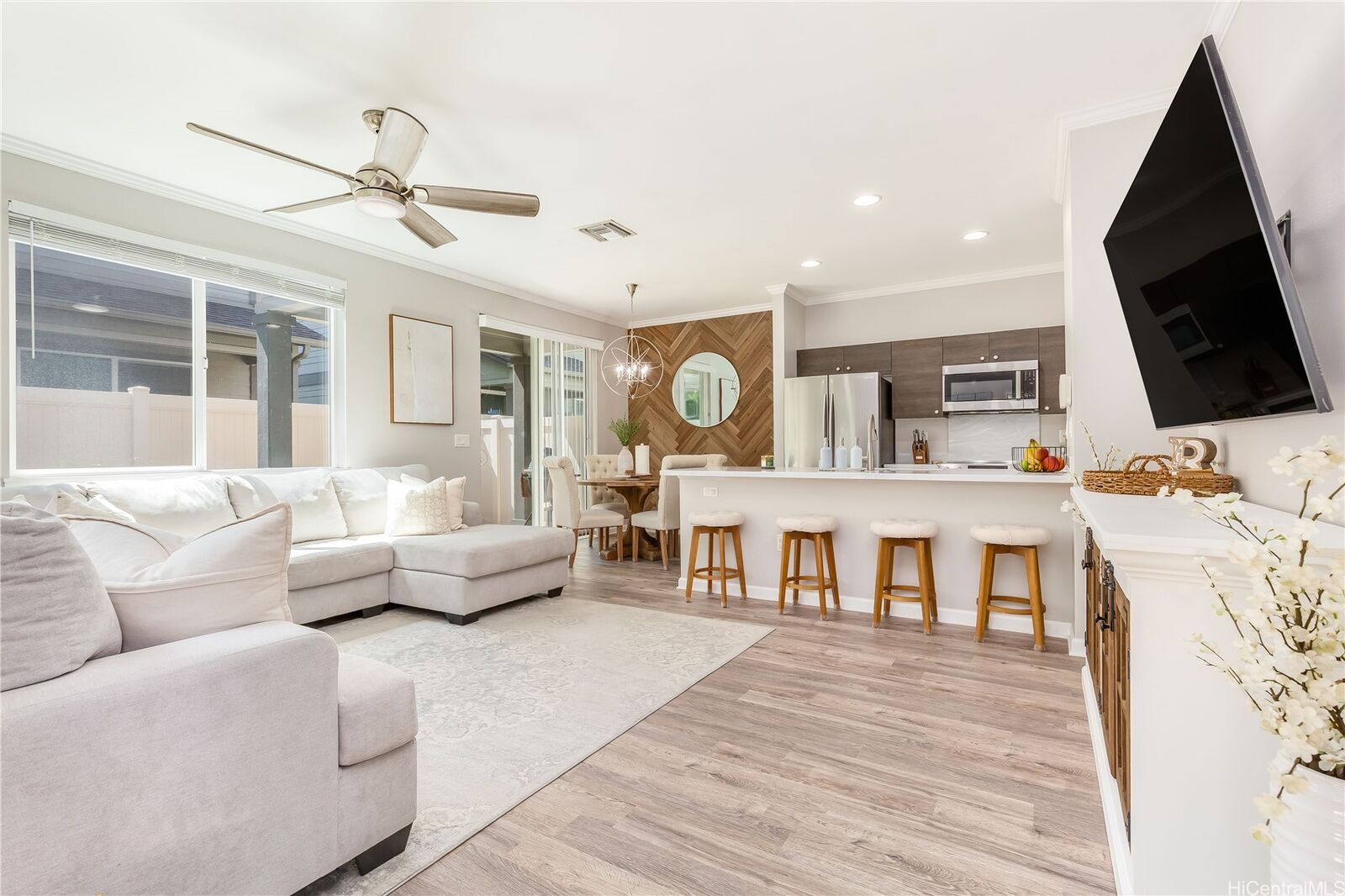 Property Photo: 91-1160 Kamakana Street 609 HI 96706
