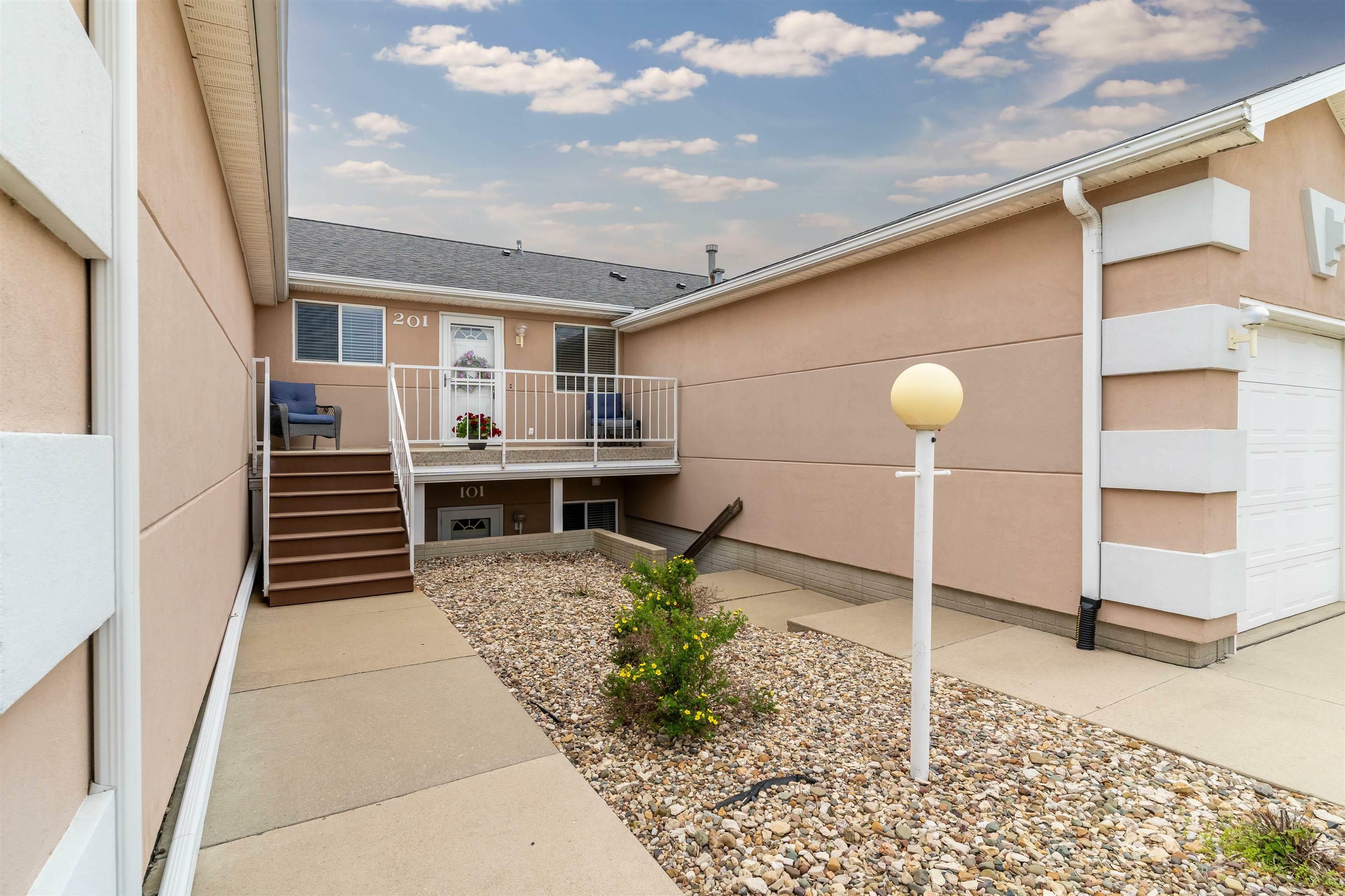 Property Photo: 1730 W 18th Street 201 IA 50613
