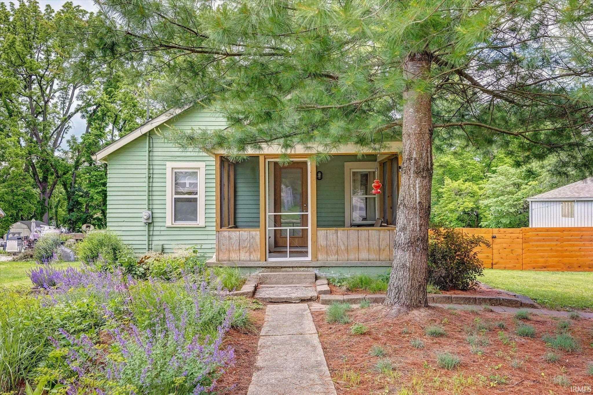 Property Photo:  711 W Graham Drive  IN 47403-3424 