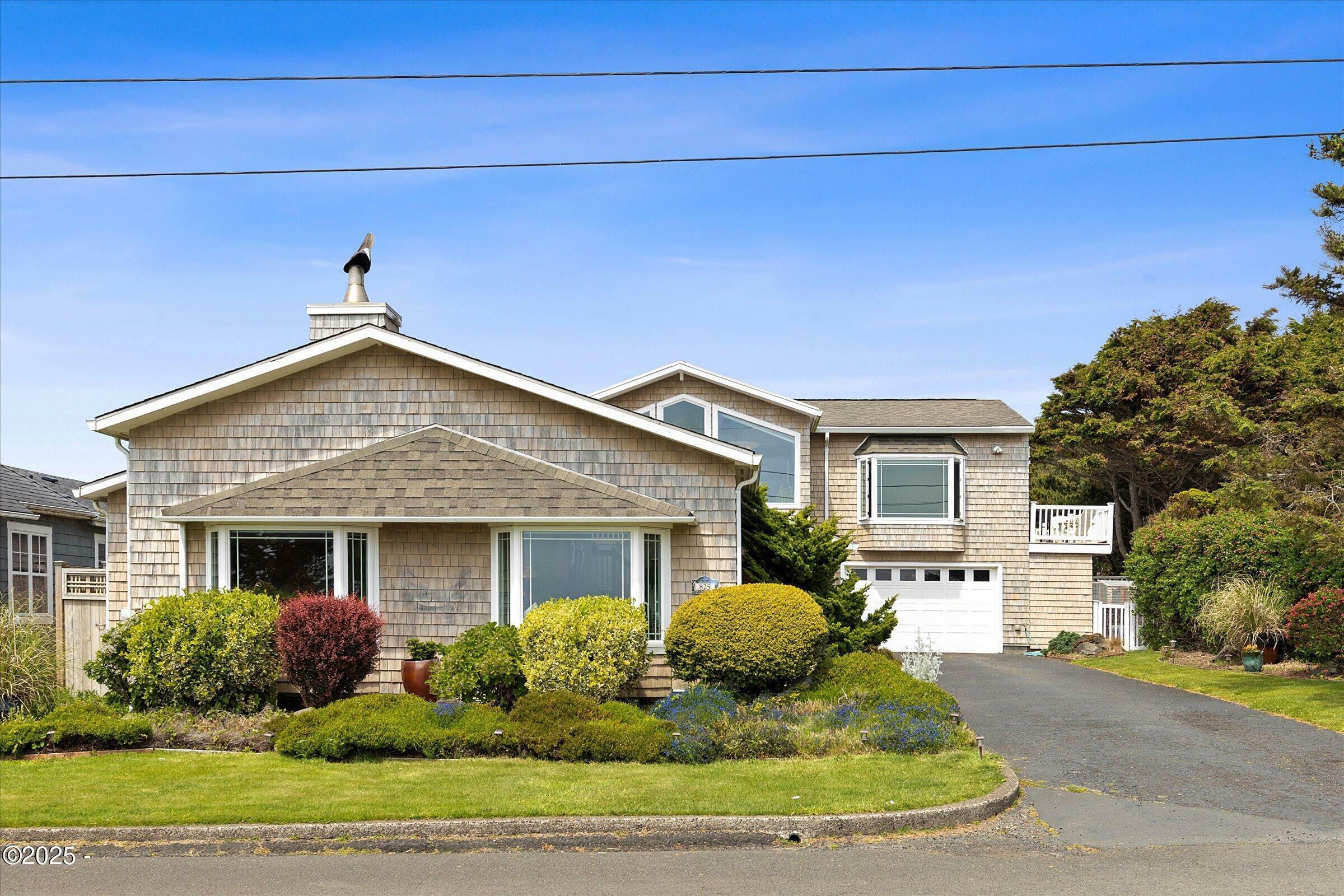 Property Photo: 825 1st Street OR 97369