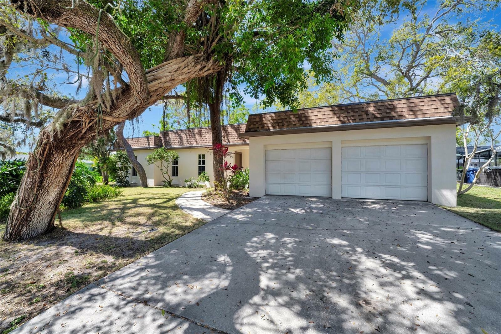 Property Photo: 3428 Mineola Drive FL 34239