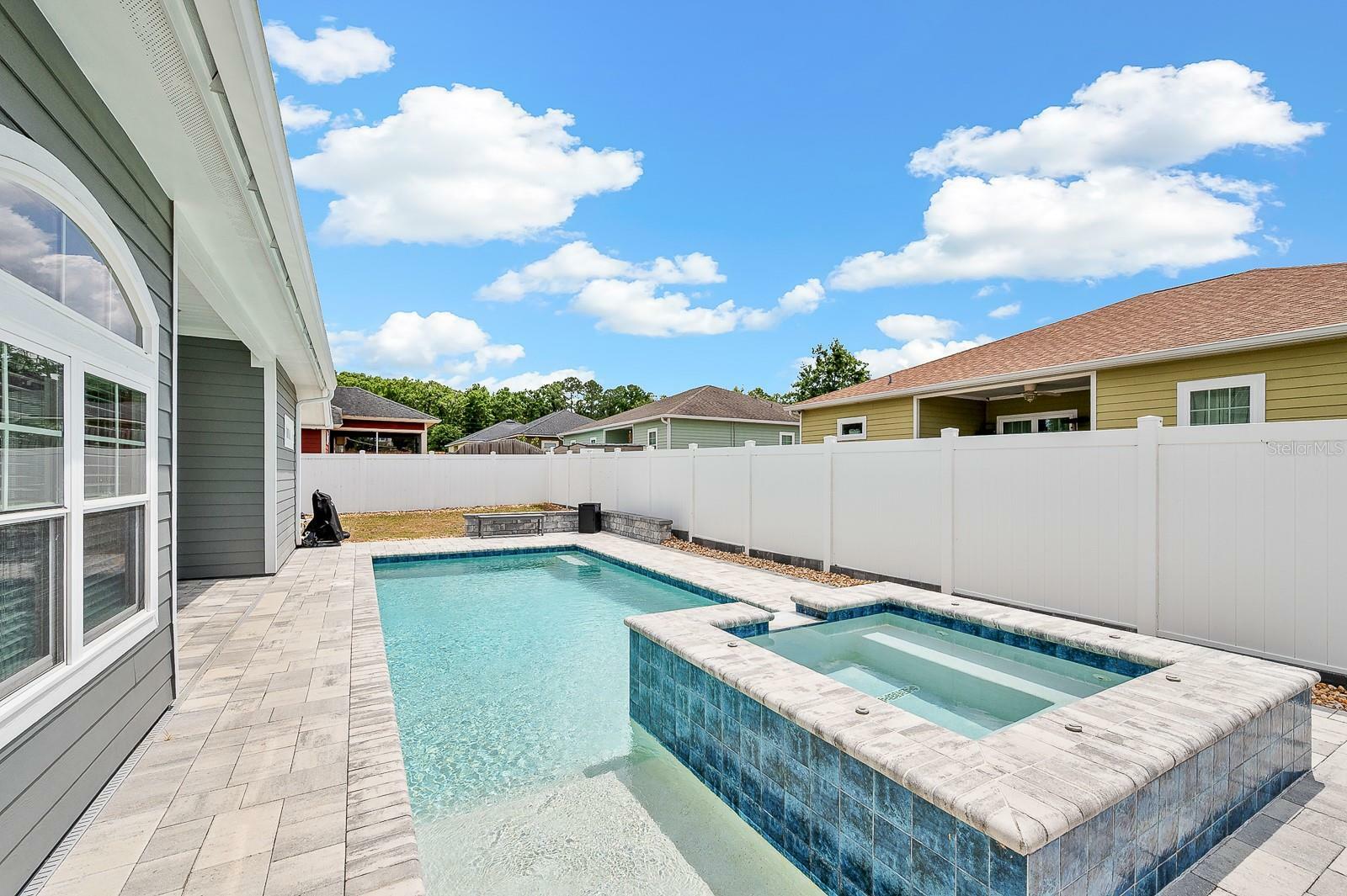 Property Photo: 19152 NW 228th Way FL 32643