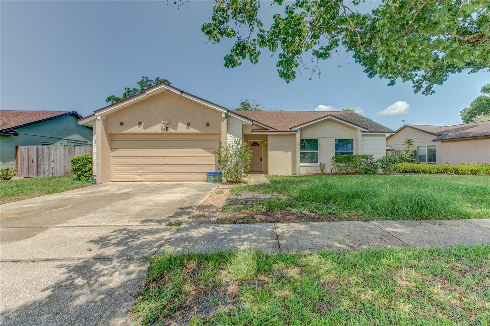 Property Photo: 324 Sir Lawrence Drive FL 32773