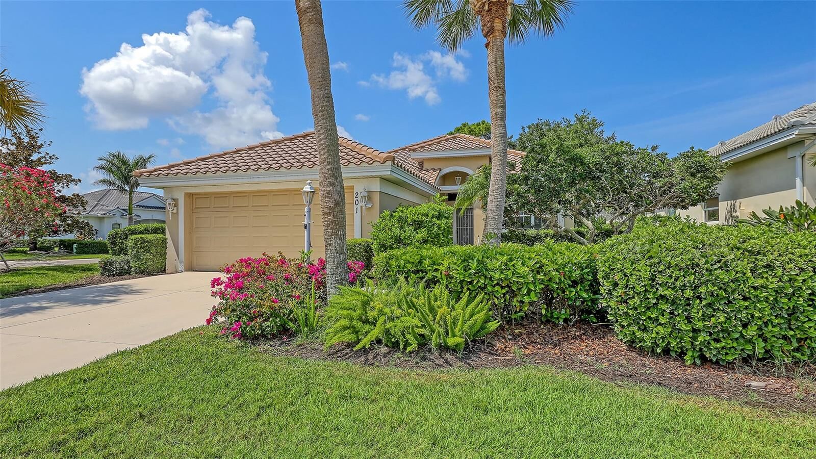 Property Photo:  201 Vestavia Drive  FL 34292 