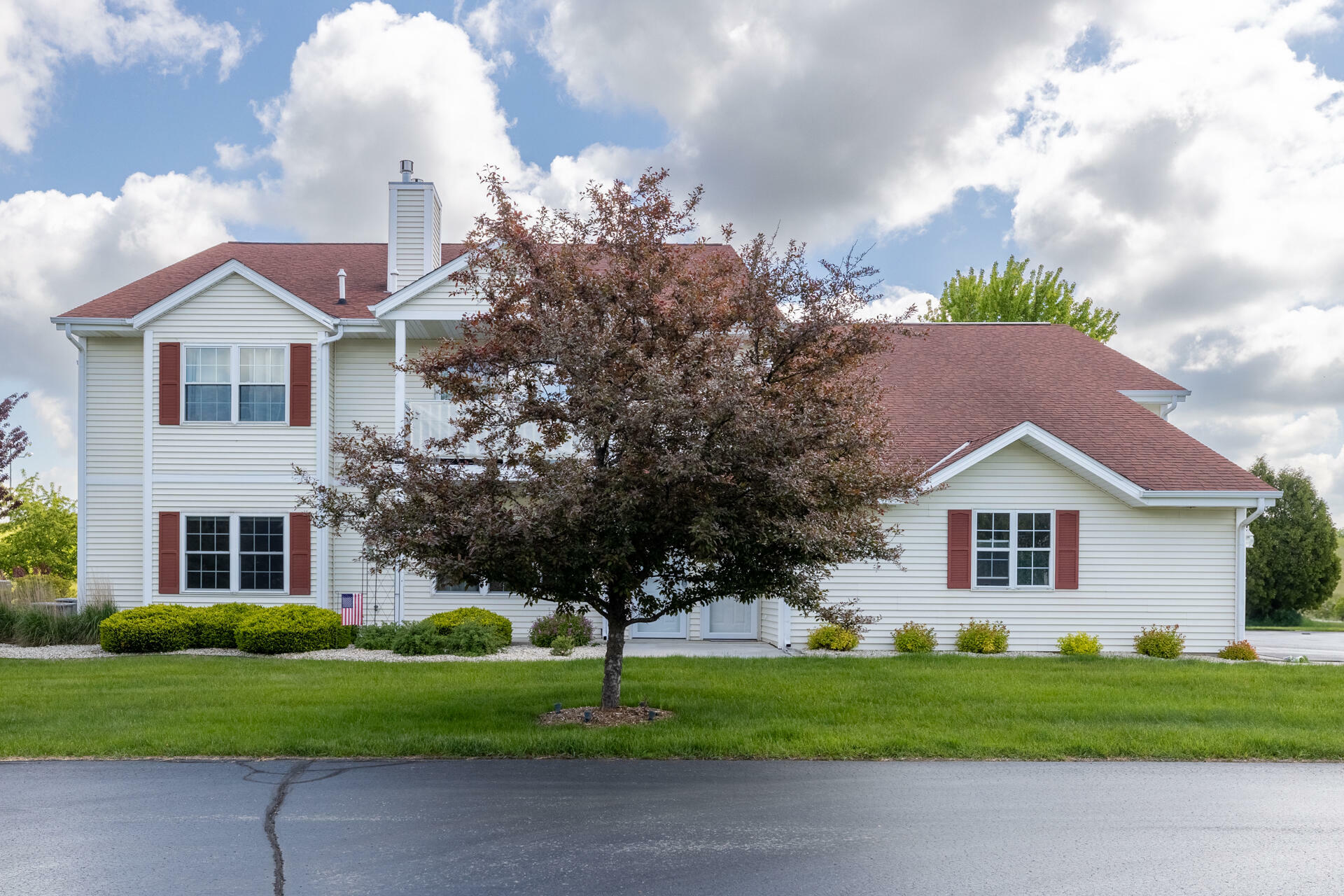 Property Photo: 683 Wood River Ct 1 WI 53095