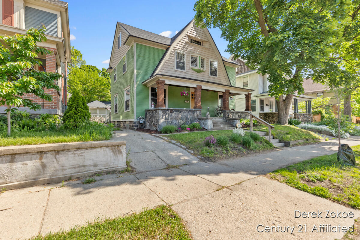Property Photo:  1237 Wealthy Street SE  MI 49506 