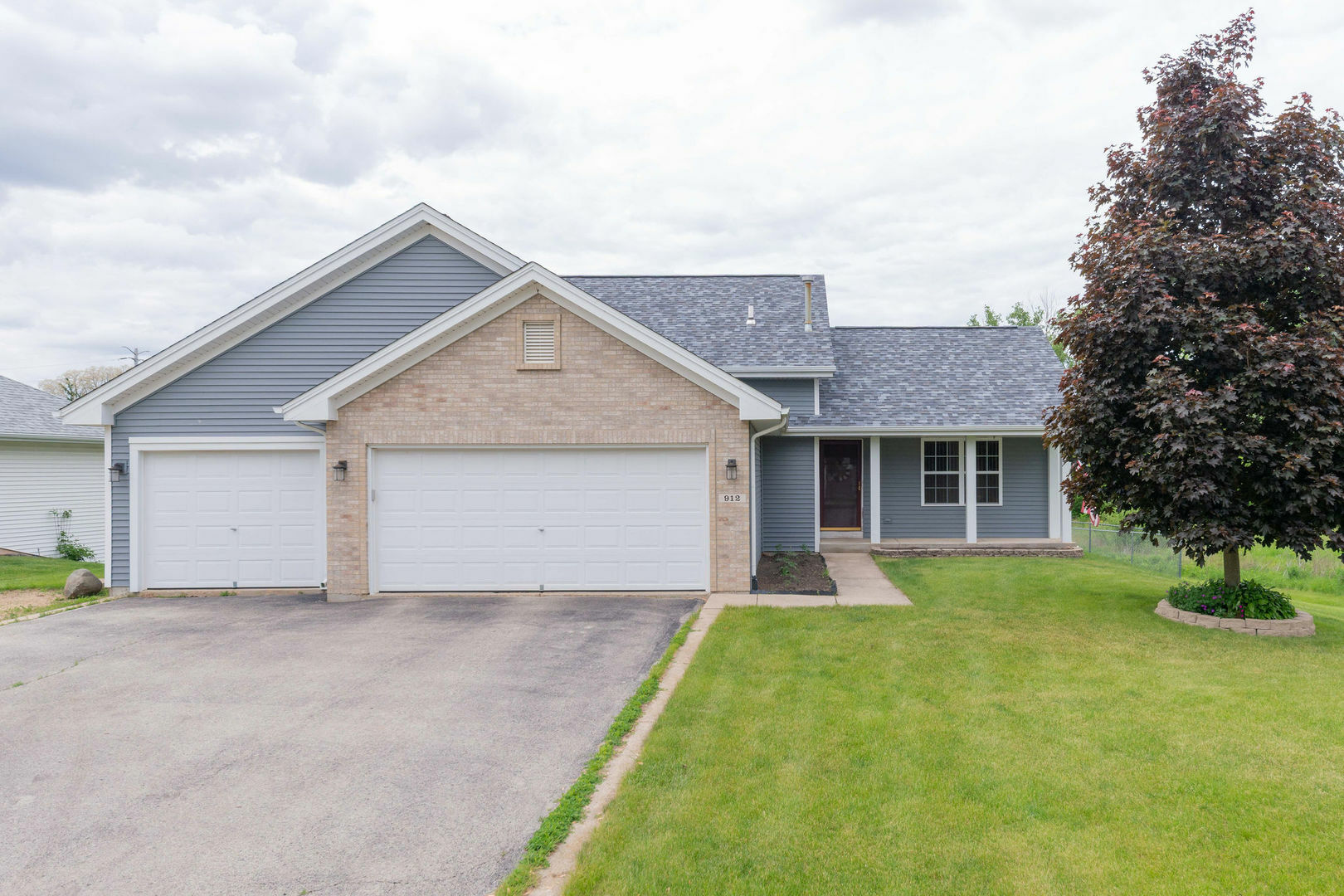 Property Photo:  912 Meadow Lane  IL 61088 