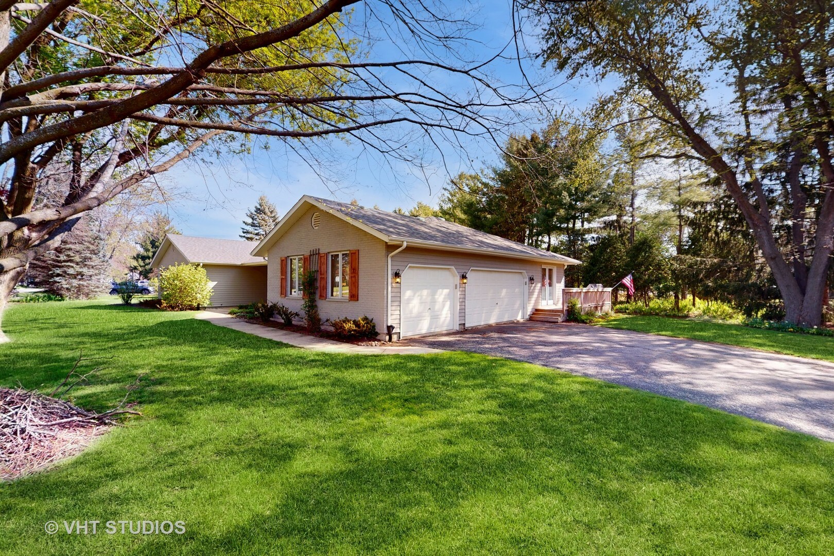 Property Photo: 570 N Sharon Drive IL 60098