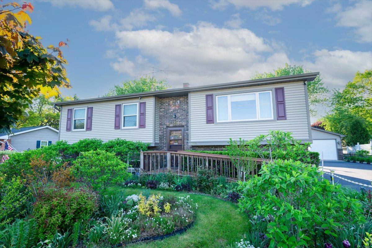 Property Photo:  38059 N Holdridge Avenue  IL 60087 