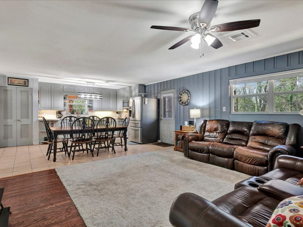 Property Photo: 1408 North Broadmoor TX 75904