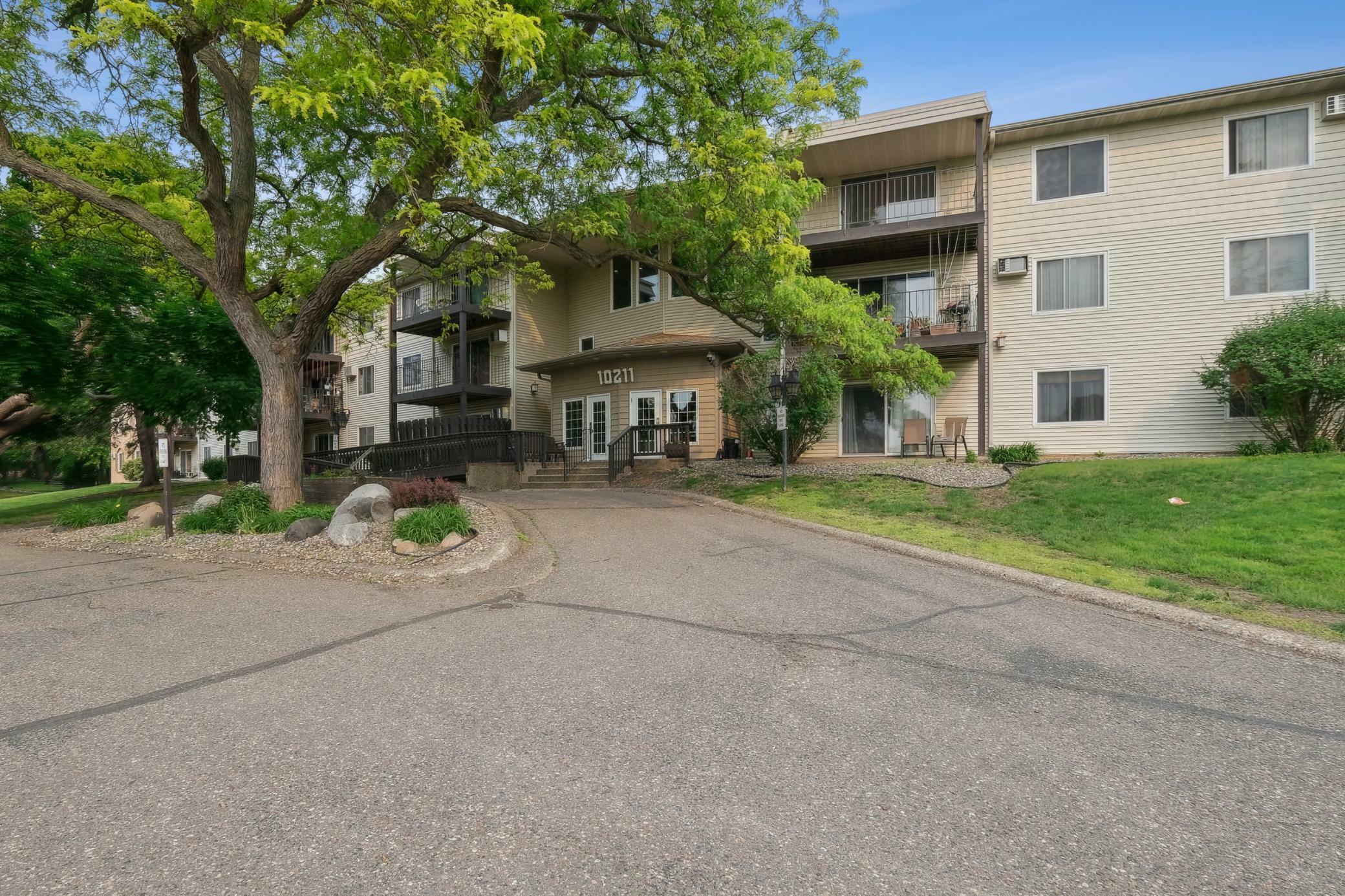10211 Cedar Lake Road 104  Minnetonka MN 55305 photo