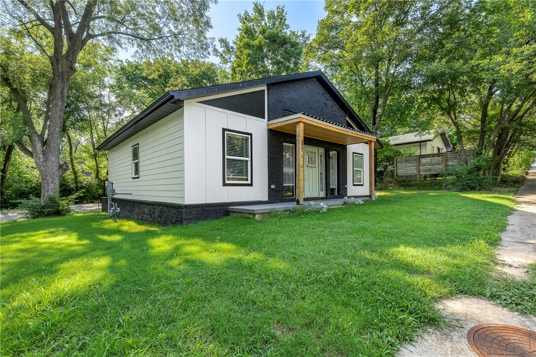 Property Photo:  327 S East Avenue  AR 72701 