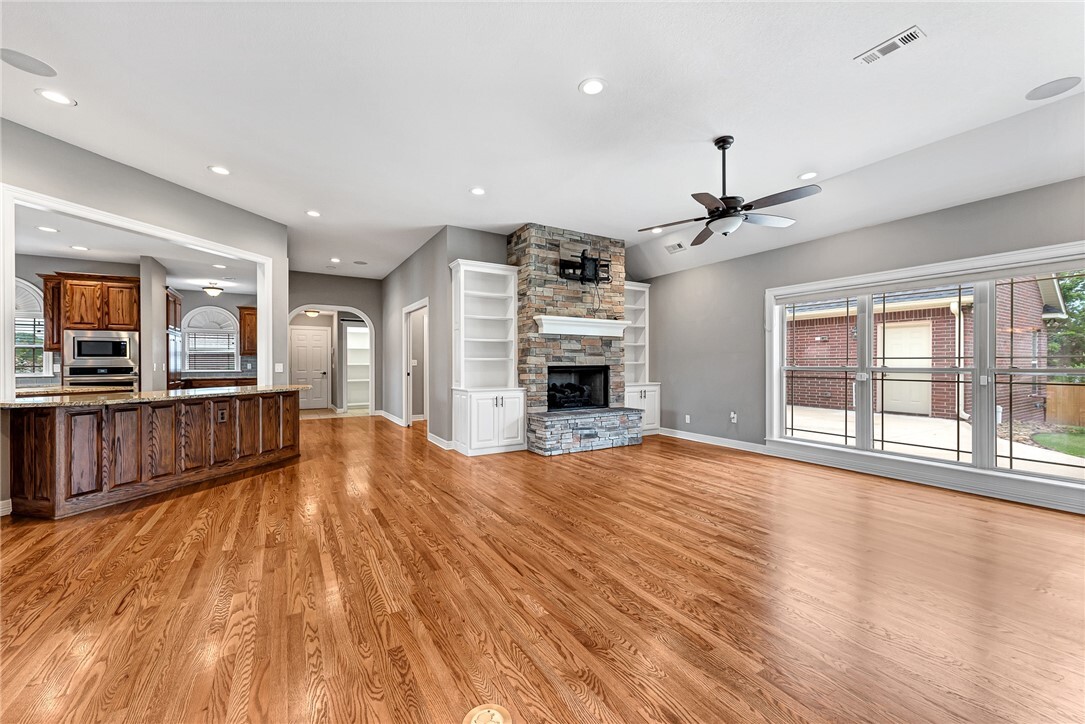 Property Photo:  2707 W Lilac Street  AR 72758 
