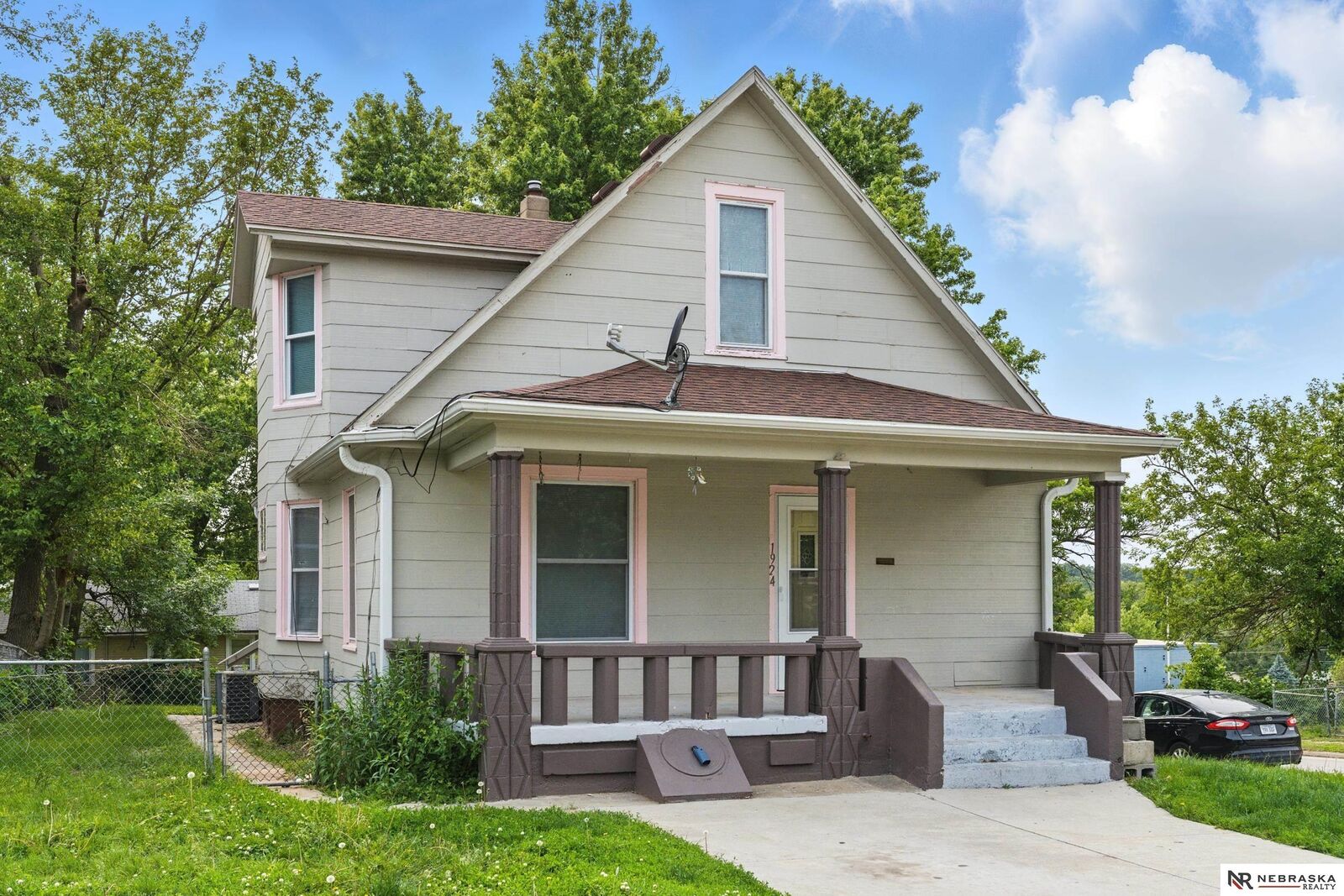 Property Photo:  1924 N 34th Street  NE 68111 