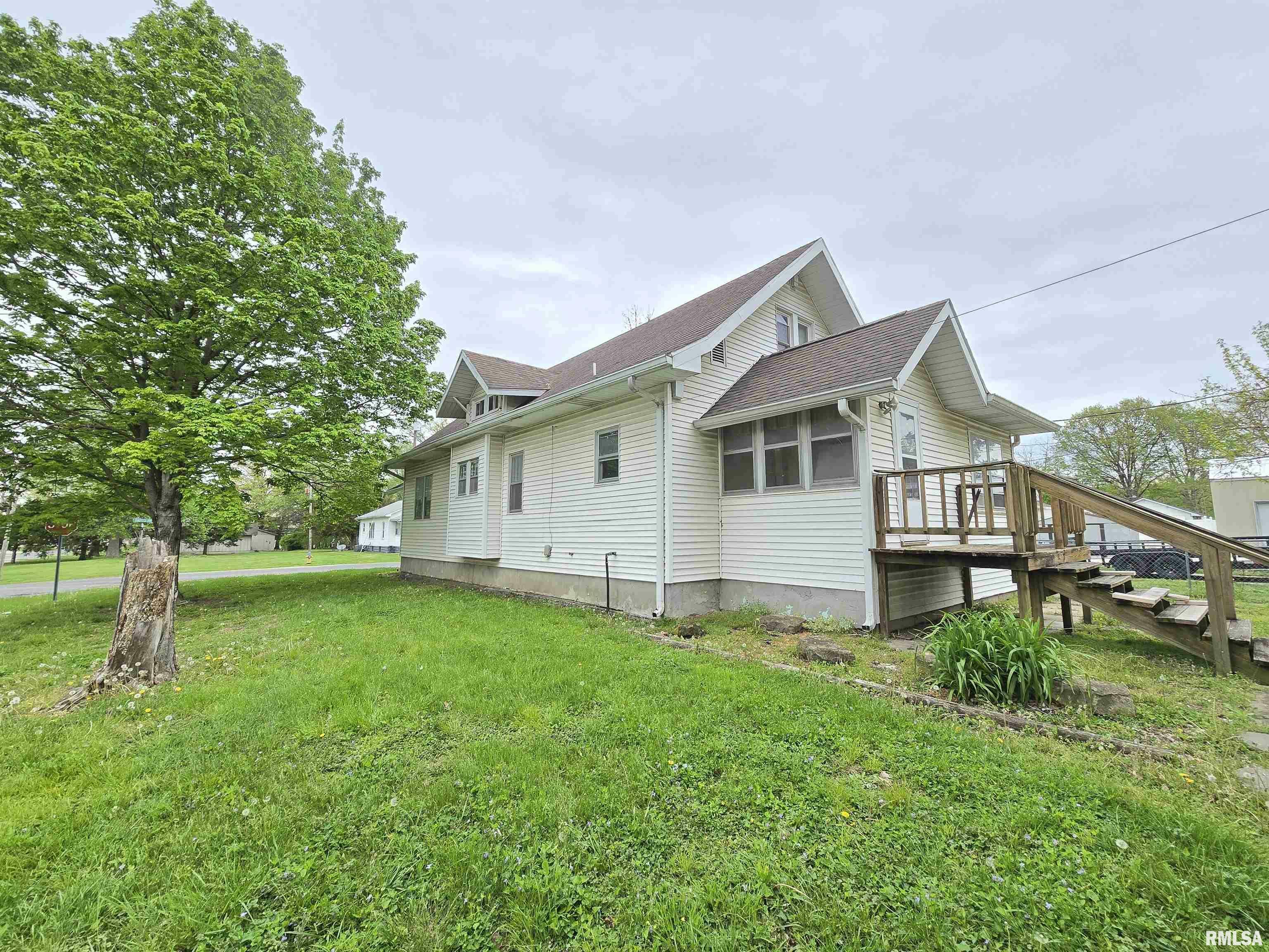 Property Photo: 1201 E Noleman IL 62801