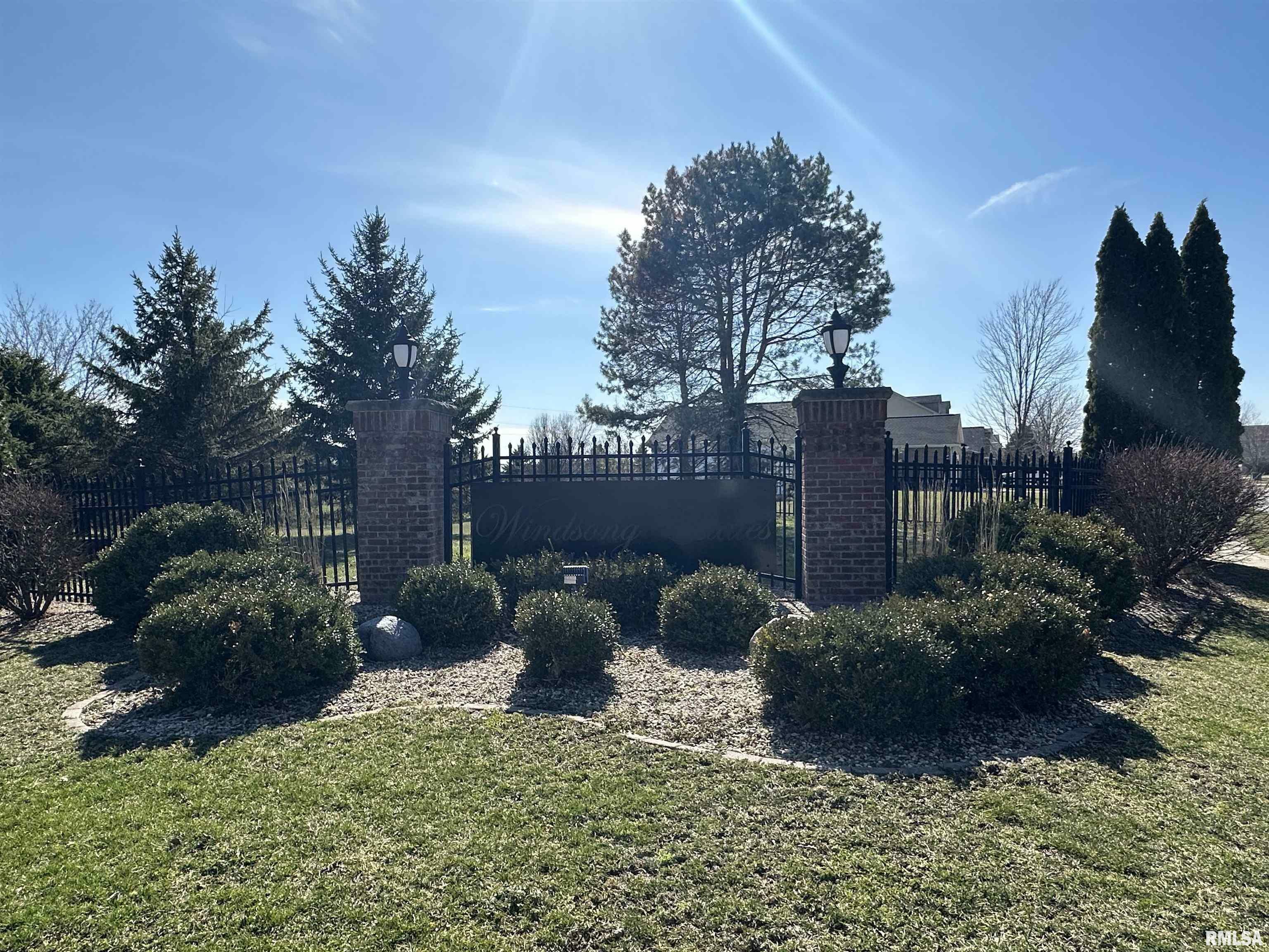 Property Photo:  303 Savannah Drive  IL 61571 