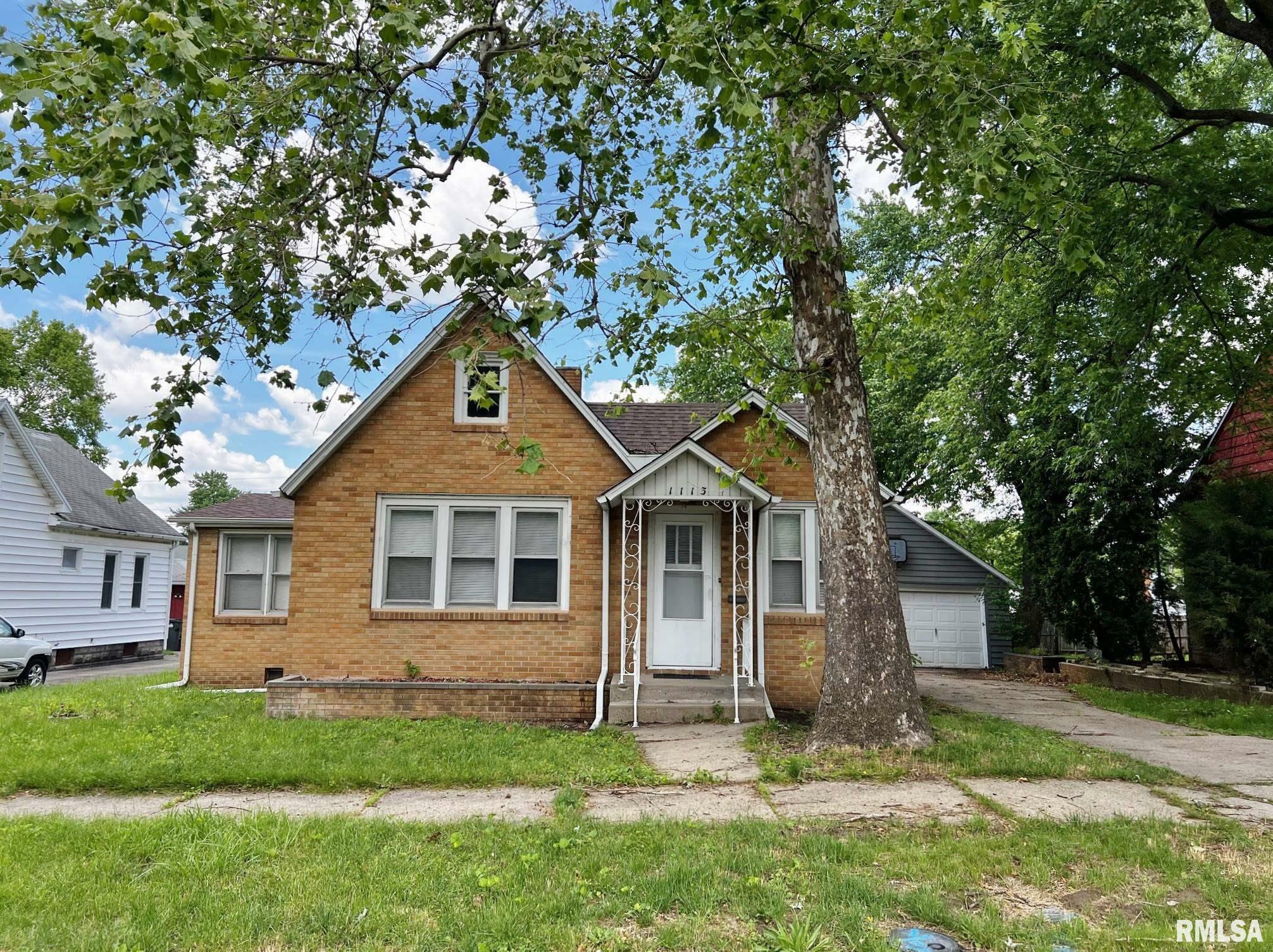 Property Photo: 1113 &Amp 1113 1/2 Charlotte Street IL 61554